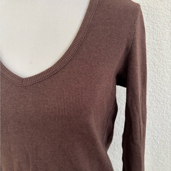 Universal Thread Brown V-Neck Long Sleeve Top - Picture 3 of 7